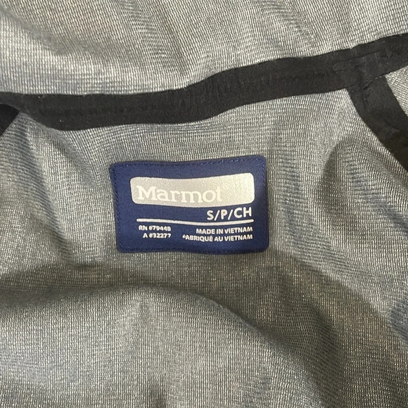 Marmot light weight jacket small - Picture 5 of 6